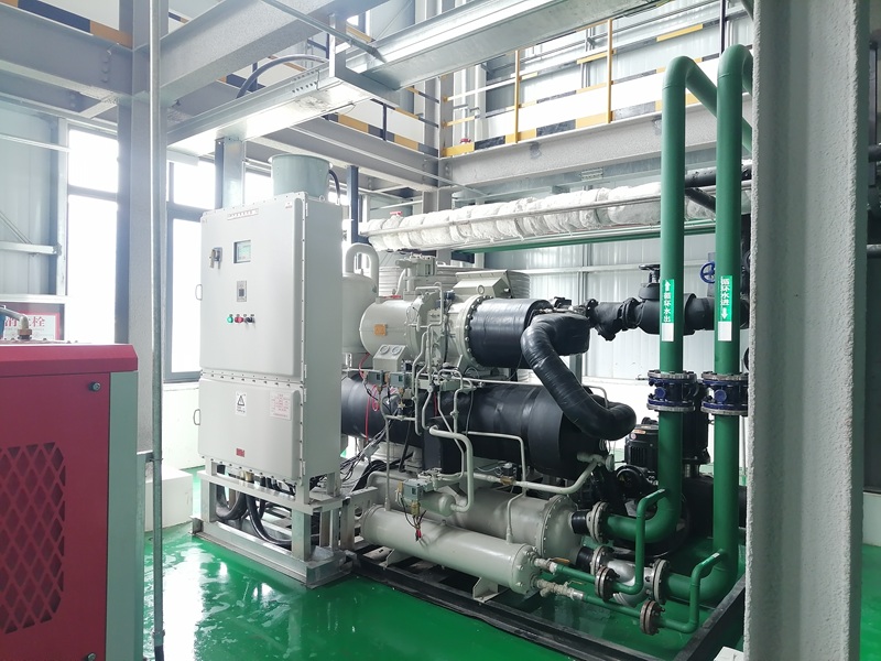 冷水机组对使用环境温度有要求吗？