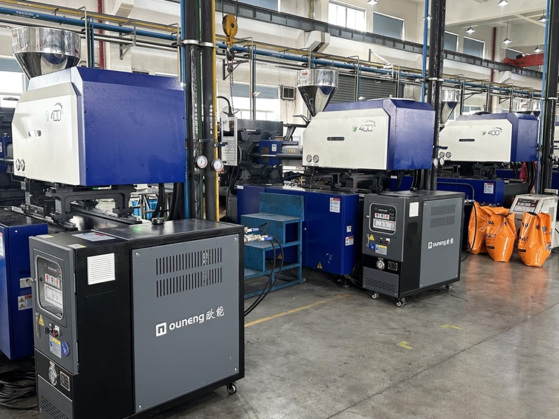 模温机工作时油箱喷油什么问题？